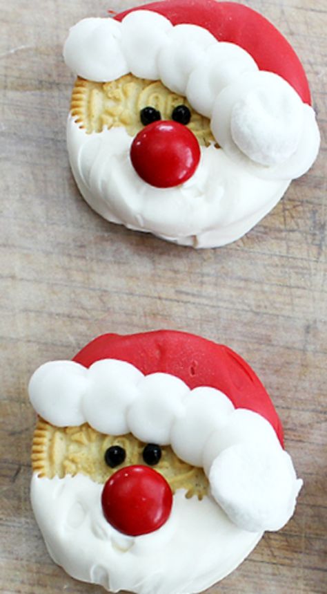 Santa Oreos ~ These darling Santa Oreos are a cinch to make (truly!), and they are sure to be a hit with kids of all ages. Santa Claus Oreo Cookies, Golden Oreo Santa Cookies, Oreo Santa Cookies, Santa Oreo Cookies, Christmas Cookies Easy Kids, Santa Oreos, Oreo Santa, Oreo Christmas Cookies, Santa Hat Cookies