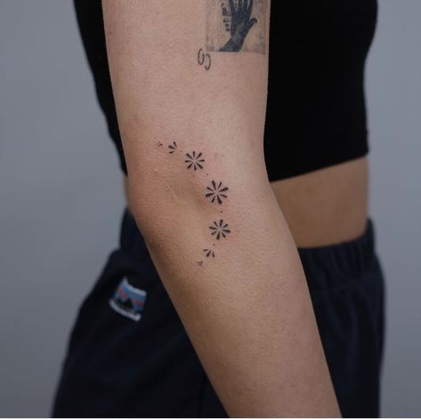 Handpoked tattoo, dainty tattoo, flower tattoo Iceland Flower Tattoo, Minimalist Elbow Tattoo, Ditsy Tattoo, Dainty Celtic Tattoo, Elbow Ornament Tattoo, Below Elbow Tattoo Women, Dainty Skull Tattoos For Women, Line Of Flowers Tattoo, Fine Line Knee Tattoo