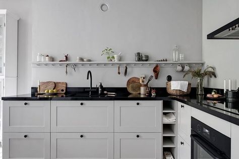 Timeless Kitchen Cabinet Colors, Kitchen In Black, Timeless Kitchen Cabinets, Greige Kitchen Cabinets, Black And Grey Kitchen, Cabinet Hardware Modern, Dark Grey Kitchen Cabinets, Light Grey Kitchen Cabinets, Light Grey Kitchens