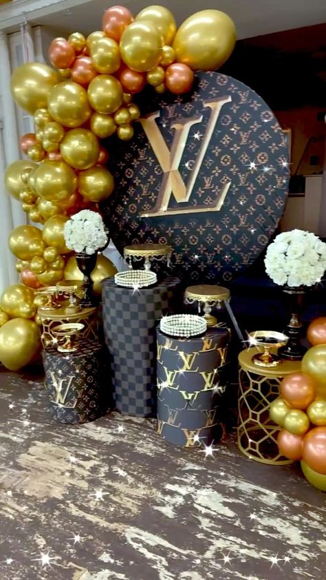 Louis Vuitton Birthday Party, Louis Vuitton Birthday, Louis Vuitton Cake, Luxury Birthday Party, 17th Birthday Ideas, 40th Birthday Party Decorations, Dinner Party Decorations, Graduation Party Themes, Luxury Birthday