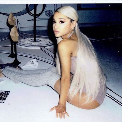 Ariana Deleted on Instagram: “@chrisappleton1 deleted this photo of Ariana” Ariana Grande Boyfriend, Sam & Cat, Ariana Grande Sweetener, Ariana Grande Outfits, Ariana Grande Cute, Ariana Grande Style, Ariana Grande Wallpaper, Ariana Grande Photos, Ariana Grande Pictures