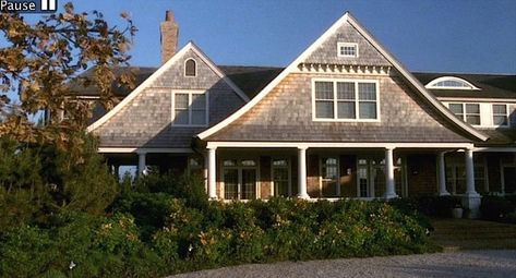 Something's Gotta Give House, House In The Hamptons, Hamptons Beach House, Movie Houses, Hamptons Beach, Shingle Style Homes, Hm Home, Plans Architecture, Nancy Meyers