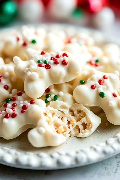 This White Chocolate Ting-a-Lings Recipe Is the Holiday Treat You Didn’t Know You Needed! - Tasty Cooking Aroma Christmas Snacks Savory, Quick Holiday Treats, White Chocolate Chex Mix, Holiday Party Snacks, Chocolate Haystacks, Healthy Christmas Snacks, Christmas Crunch, Christmas Candy Homemade, Easy Holiday Treats