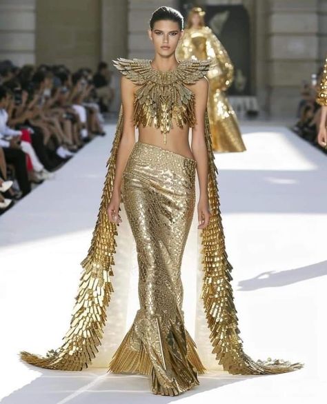 Egypt Party, Egypt Dress, Golden Queen, Ramp Walk, Egyptian Fashion, Egypt Fashion, Carpet Outfits, Runway Fashion Couture, Red Carpet Outfits