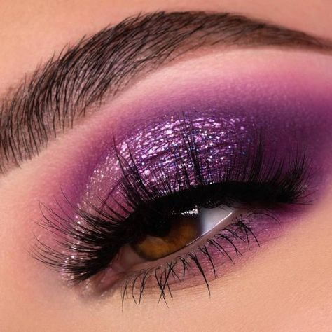 Purple Cut Crease, Color Uva, Disco Makeup, Purple Eyeshadow Looks, Quinceanera Makeup, Purple Makeup Looks, Festival Make Up, Eye Makeup Images, Purple Smokey Eye