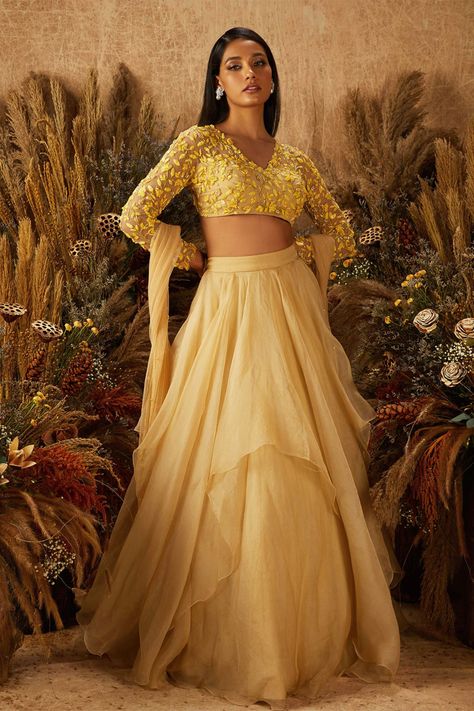 Pastel Yellow Lehenga, Shloka Khialani, Layered Lehenga, Pakistani Lehenga, Desi Attire, Net Blouse, Lehenga Dupatta, Organza Lehenga, Net Blouses