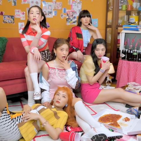 Red Velvet Band, Red Velvet Photoshoot, Best Photo Poses, Ladies Night, Iconic Photos, Orange Hair, Girl Cakes, Kpop Girl Groups, Cute Photos