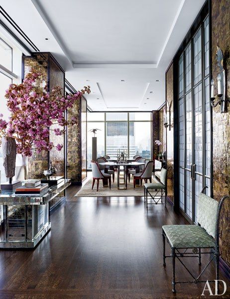 Home of Giancarlo Giammetti - decorated in collaboration with Jaques Grange - Architectural Digest: Corridor Apartamento New York, Manhattan Penthouse, New York Penthouse, New York Apartment, Nyc Apartment, Decoration Inspiration, Celebrity Houses, Elegant Dining, Architectural Digest