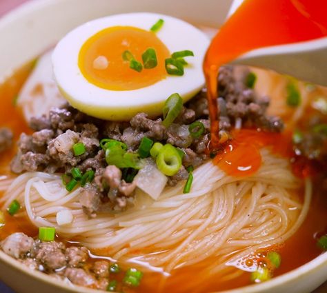 Rice noodle soup is a simple, quick, and easy meal. CookSee’s Korean-style instant rice noodles make it even easier. Chicken Soup Rice, Rice Noodles Recipe, Chicken Rice Noodles, Fried Ramen, Zucchini Vegetable, Rice Noodle Soup, Zucchini Rice, Vermicelli Recipes, Rice Noodle Recipes