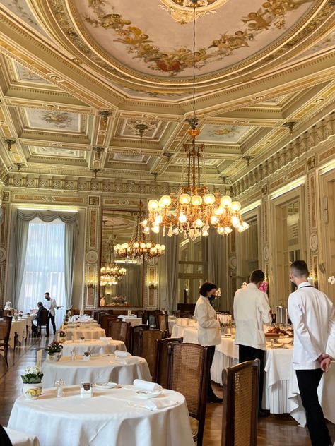 Fancy Restaurant Kitchen, Old Money Aesthetic Restaurant, Fancy Restraunts, Posh Restaurant Aesthetic, Hotel Restaurant Aesthetic, Elegant Restaurant Aesthetic, 5 Star Restaurant Aesthetic, Own Restaurant Aesthetic, Italian Hotel Aesthetic