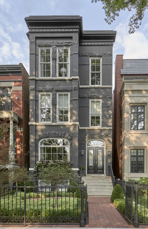 Brownstone Homes, Chicago Interiors, Townhouse Exterior, Chicago House, Townhouse Designs, Narrow House, Luxe Interiors, Row House, Sims House