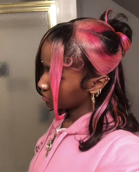 Pink Weave Hairstyles Black Women, Red And Pink Hair Black Women, Ez Hairstyles, Quick Weave With Color, Fire Hairstyles, Hair Dude, Briar Beauty, High Fashion Hair, Chunky Highlights