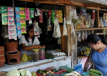 Tingi Tingi or Sachet Phenomenon in the Philippines~It is said no bonafide Filipino community would be complete without a sari-sari store. Said to have started as early as 1127 AD when Chinese from the Sung dynasty would frequently barter with the natives, the sari-sari store has been a timeless fixture of Filipino culture Tindahan Philippines, Sari Sari Store, Small Neighborhood, Jose Rizal, Boys 1st Birthday Party Ideas, Filipino Culture, Music Backgrounds, Sum Up, Business Education