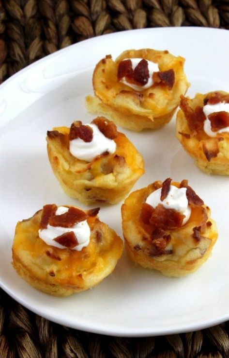 Potato Appetizer, Mashed Potato Bites, Potato Appetizers, Loaded Mashed Potatoes, Oven Roasted Potatoes, Cheesy Mashed Potatoes, Potato Bites, Party Appetizers Easy, Easy Parties