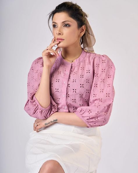 The Foxy pink hakoba mandarin collar top is a stylish and versatile piece that can be dressed up or down. The exquisite hakoba fabric adds a touch of elegance, while the optional skirt offers flexibility in styling. As an industry expert, I can assure you of its high quality and timeless appeal. #sujatra #sujatraglobal #sujatratops #cottontop #hakoba #cottonhakoba #hakobatop #mandarincollar #mandarincollartop #summermusthave #pinktop Collar Top, Mandarin Collar, Pink Tops, Cotton Tops, 10 Days, Must Haves, I Can, Dry Clean, Dress Up