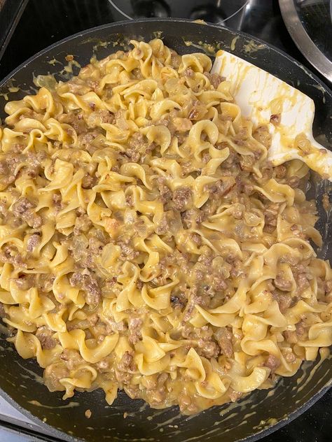 Cooked egg noodles being folded into a creamy hamburger mixture in a skillet Easy Ground Beef Stroganoff, Sour Cream Noodle Bake, Chicken And Beef, Beef Stroganoff Easy, Comforting Dinner, Ground Beef Stroganoff, Stroganoff Recipe, Homemade Hamburgers, Beef Casserole Recipes