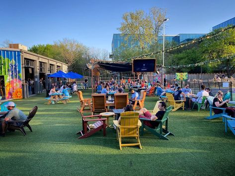 15+Best+Grown-up+Playgrounds+and+Entertainment+Bars+in+Austin Outside Restaurant Patio Ideas, Food Park Design Ideas, Austin Bars, Food Truck Park, Outdoor Restaurant Patio, Backyard Sports, Adult Playground, Food Park, Restaurant Patio