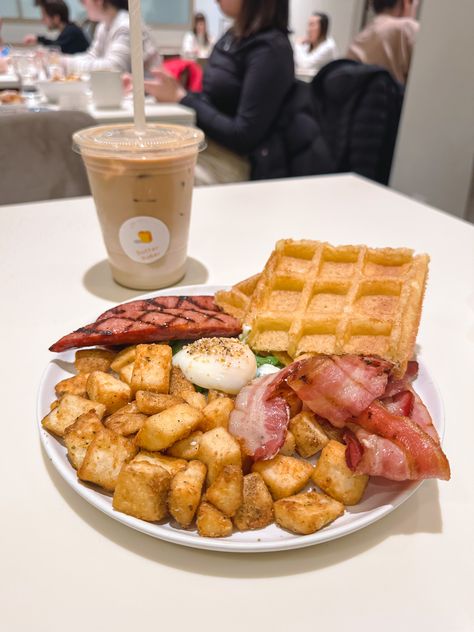 The Best Waffles, Grilled Cheese Waffles, Best Waffles, Chocolate Dipping Sauce, Ice Cream Menu, Waffle Machine, Egg Waffle, Savory Waffles, Chipotle Aioli