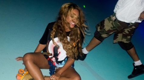 Beyonce Recreates 'Blow' At A Houston Roller Rink: See The Pics Beyonce 2014, King B, Blue Ivy Carter, Beyonce Knowles Carter, Beyonce Style, Mrs Carter, Beyoncé Giselle Knowles-carter, Beyoncé Giselle Knowles, Roller Girl