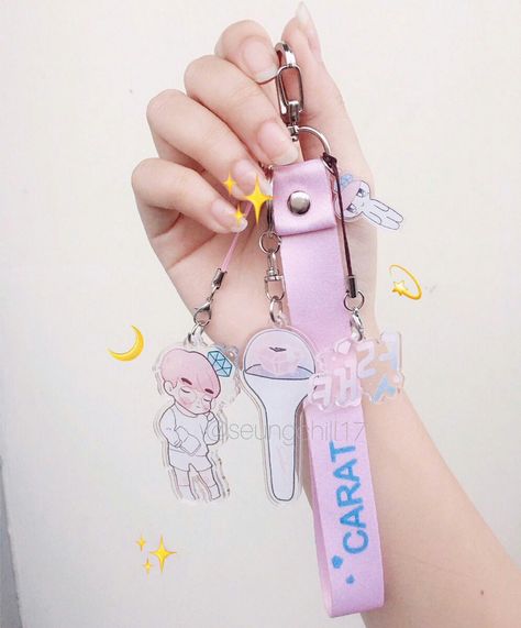 Key Medal Ideas, Carat Bong, Saints And Sinners, Diy Resin Art, Kpop Merch, Cute Keychain, Post Design, Resin Diy, Resin Art