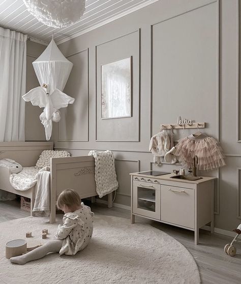 Beige Kids Room, Aesthetic Baby Room, Classy Nursery, Kids Room Aesthetic, Baby Bedroom Ideas, Neutral Nursery Wallpaper, Nursery Bedroom Ideas, Bedroom Kid, Twin Siblings