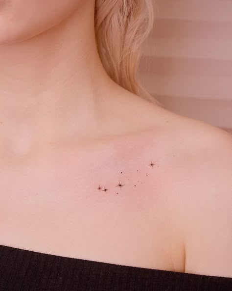 White Constellation Tattoo, World Tattoos For Women, Cassiopeia Tattoo, Tattoos With Stars, Scattered Tattoos, Star Tattoo On Shoulder, Desert Tattoo, Clavicle Tattoo, Tattoo On Shoulder