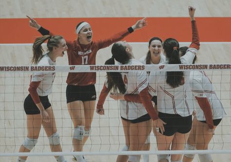 Fall Volleyball Aesthetic, College Volleyball Pictures, College Volleyball Aesthetic, Volley Aesthetic, Fall Volleyball, Wisconsin Volleyball, Volleyball Vibes, Volleyball Pics, Vision Board Project