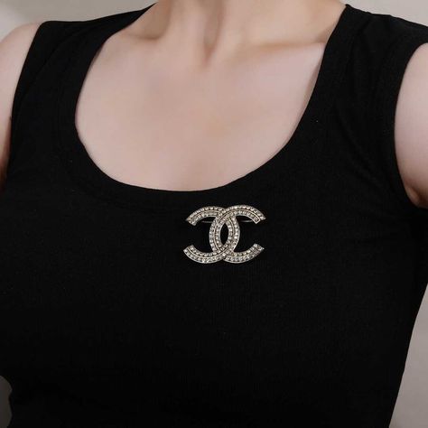 Chanel CC Pin & Brooche [SN2132231116095937] - $55.00 : Tidelocker - The Latest Fashion Trends, Tidelocker - The Latest Fashion Trends Life Pictures, High End Fashion, Hot Items, Latest Fashion Trends, Brooches, Latest Fashion, Chanel, Fashion Trends