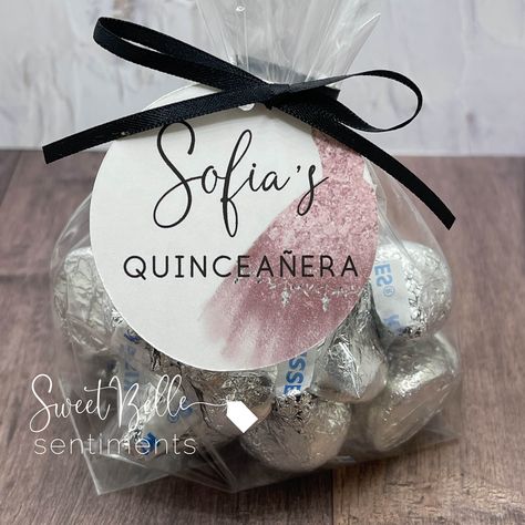 Quinceanera Goodie Bag Ideas, Quince Favors For Guests, Quinceanera Party Favors Diy, Diy Quinceanera Favors, Quince Party Favors Ideas, Quinceanera Favors For Guests Diy, Quinceañera Party Favors, Thank You Gifts For Quince Court, Quince Recuerdos Ideas Pink