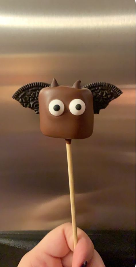 Halloween Ear Wax Treats, Marshmallow Halloween Ideas, Bat Treats For Halloween, Halloween Snacks Marshmallows, Fall Marshmallow Pops, Halloween Marshmallows Ideas, Chocolate Covered Marshmallow Cookies, Halloween Chocolate Covered Marshmallows, Bat Birthday Party