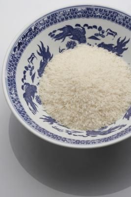 Searching for a way to make a large quantity of rice for church dinner. Hope this works! Rice In The Oven, Rice In The Microwave, How To Cook Grits, Rice On The Stove, Cook Rice, Perfect Rice, Cooking White Rice, Steam Cooking, Cooking For A Crowd