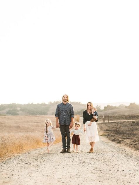 Natural light rustic outdoor family photos by Elate Family Light Family Photos, Rustic Family Photos, Farm Photoshoot, Maternity Shoot Outfit, Parenting Photos, Maternity Photography Poses Outdoors, Fam Pics, Family Photoshoot Poses, Newborn Family Photos