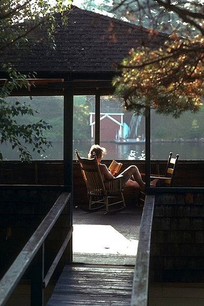 Lake Living, Living Modern, Reading A Book, The Porch, Foto Inspiration, Lake Life, 인물 사진, Fotografi Potret, A Chair