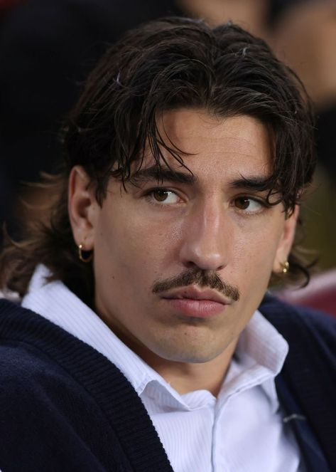 Hector Bellerin Style, Hypebeast Stickers, Indie Guy, Modern Mullet Haircut, Mullet Haircuts, Mullet Hairstyles, Soccer Men, Hector Bellerin, Mustache Men