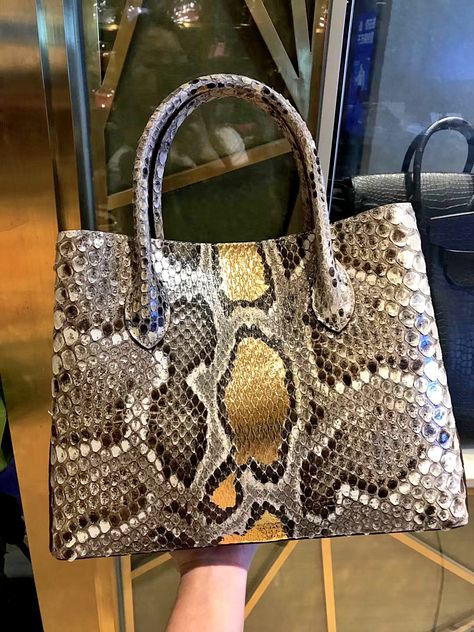 Python Skin Handbags for Women Vintage Doctor, Doctor Style, Snake Bag, Python Handbags, Python Bags, Fake Designer Bags, Snake Skin Handbag, Red Leather Handbags, Unique Handbags