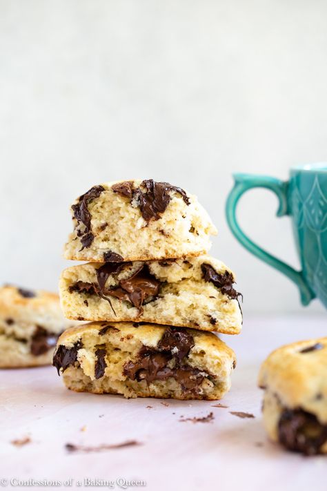 The Best Chocolate Chunk Scones - Confessions of a Baking Queen Dark Chocolate Scones, Chocolate Chunk Scones Recipe, Scones Chocolate, Dark Chocolate Scones Recipe, Chocolate Espresso Scones, Chocolate Chunk Scones, English Scones, Chocolate Scones, Chocolate Chip Banana Bread