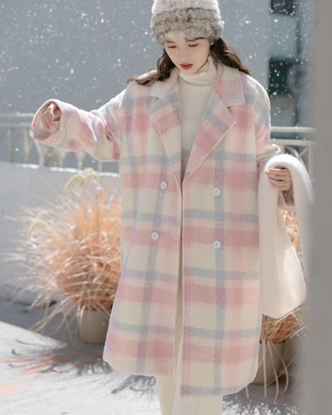 Pastel Winter Outfit, Cute Winter Fits, Pink Teddy Coat, Pastel Winter, Outfits Pastel, Pastel Plaid, Check Coat, Winter Chic, Kawaii Fashion Outfits