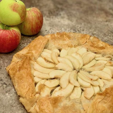 This simple tart, loaded with rich apple flavor, is encased in a crisp, buttery crust. An Apple Galette in Phyllo Dough is an elegant dessert that's sure to impress! Dough Dessert Recipes, Rustic Tart, Apple Pie Lattice, Rustic Apple Tart, Phyllo Dough Recipes, Phyllo Recipes, Best Apples For Baking, Baking Pies, Apple Tart Recipe