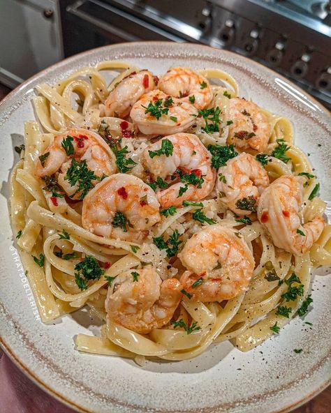 Easy Shrimp Alfredo, Italian Food Recipes, Shrimp Alfredo, World Food, Easy Shrimp, Fettuccine Alfredo, Healthy Lifestyle Food, Alfredo Sauce, Unhealthy Food