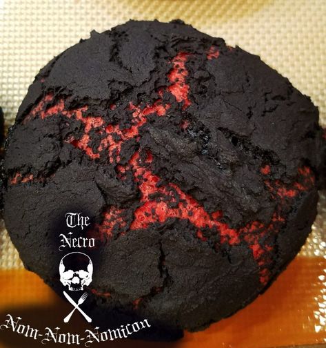 Halloween Recipe: Brimstone Bread ⋆ Welcome to the Necro Nomnomnomicon Brimstone Bread, Red Bread, Creepy Food, Creepy Halloween Food, Halloween Tea Party, Halloween Food Dinner, Black Food Coloring, Halloween Recipe, Bread Mix