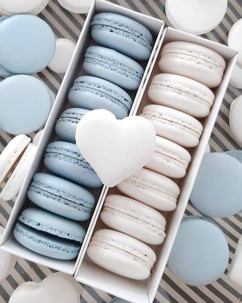 Blue Macaroons, Blue Macarons, Kue Macaroon, White Desserts, Blue Desserts, Best Boyfriend Gifts, Shower Desserts, Cute Baking, Blue Aesthetic Pastel