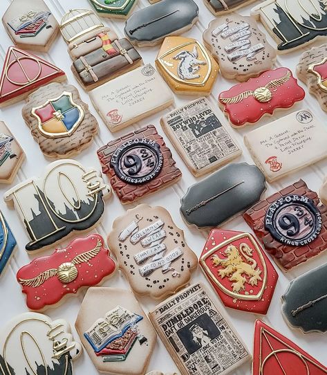 Harry Potter Birthday Cookies Royal Icing, Harry Potter Christmas Cookies, Harry Potter House Cookies, Harry Potter Decorated Cookies, Harry Potter Sugar Cookies, Harry Potter Cookies, Happee Birthdae Harry, Harry Potter Marathon, Harry Potter Girl