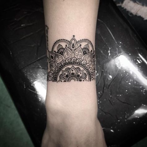 Half Mandala wrist work. Bracelet Tattoo For Man, Mandala Wrist Tattoo, Half Mandala, Wrist Tattoo Cover Up, Cuff Tattoo, Bracelet Tattoo, Skeleton Hand Tattoo, Small Wrist Tattoos, Wrist Tattoos For Women