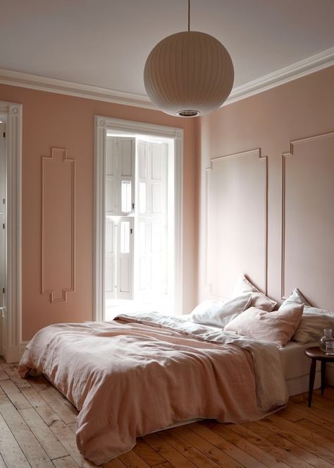 This pale pink bedroom in Brooklyn by architect Jess Thomas is heavenly! Kate Sears photo. Pale Pink Bedrooms, Modern Victorian Bedroom, Modern Victorian Style, Best Bedroom Paint Colors, Monochrome Bedroom, Victorian Bedroom, Millennial Pink, Pink Bedrooms, Ideas Hogar