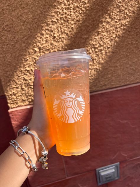 Venti iced peach green tea lemonade 🍑✨ Peach Green Tea Lemonade Starbucks, Iced Peach Green Tea, Draculaura Aesthetic Outfit, Peach Green Tea Lemonade, Ice Tee, Draculaura Aesthetic, Green Tea Lemonade, Peach Green Tea, Tea Lemonade