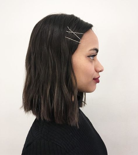 25 Ways You've Never Thought to Wear Bobby Pins Bobby Pin Hairstyles, Clip Hairstyles, Peinados Fáciles Para Cabello Corto, Spring Hairstyles, Penteado Cabelo Curto, Fall Hair, Medium Length Hair Styles, Hair Lengths, Hair Tutorial