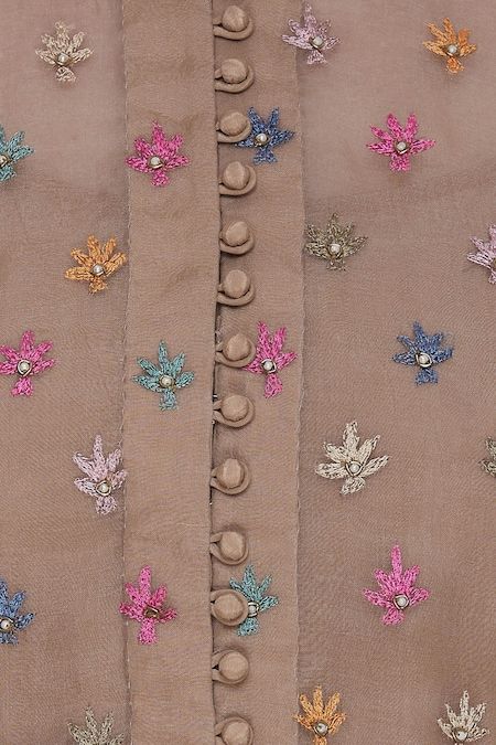 Appa Embroidery, Kurta With Sharara, Creative Fabric, Embroidery Kurti, Embroidery Suit, Stitching Patterns, Dress Neck, Bead Embroidery Tutorial, Kurta Neck Design