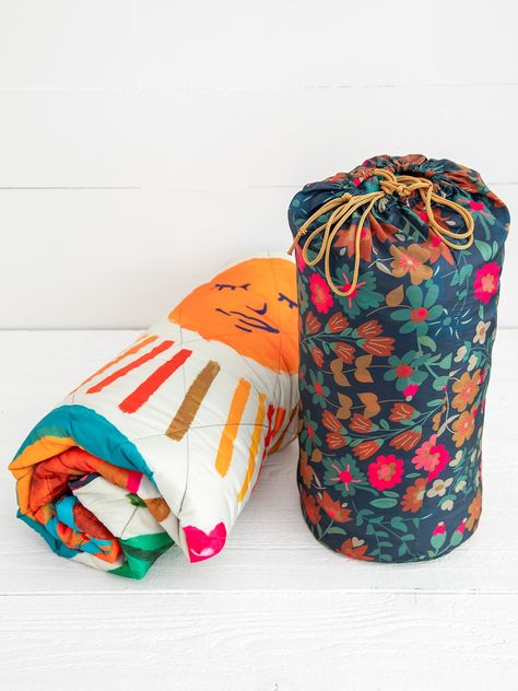 Cute Camping Gear, Camping Blankets, Camp Quilt, Colorful Boho Home, Camping Quilt, Cute Camping, Camp Blanket, Camping Inspiration, Travel Blanket