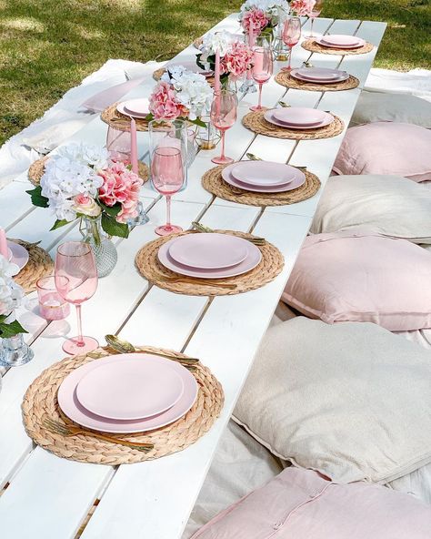 Thema Event’s Instagram profile post: “PICNICS are going GRAZY. Im so in love with these picnic vibes this summer. normally the baby showers and High-Tea’s last 3 to 4 hours.…” Picnic High Tea, Bachelorette Brunch Picnic, Preppy Summer Party, High Tea Themed Party, Pink Bridal Shower Ideas Decoration, High Tea Baby Shower Ideas, Picnic Bridal Shower Ideas, Picnic Baby Shower Ideas, High Tea Bridal Shower Ideas