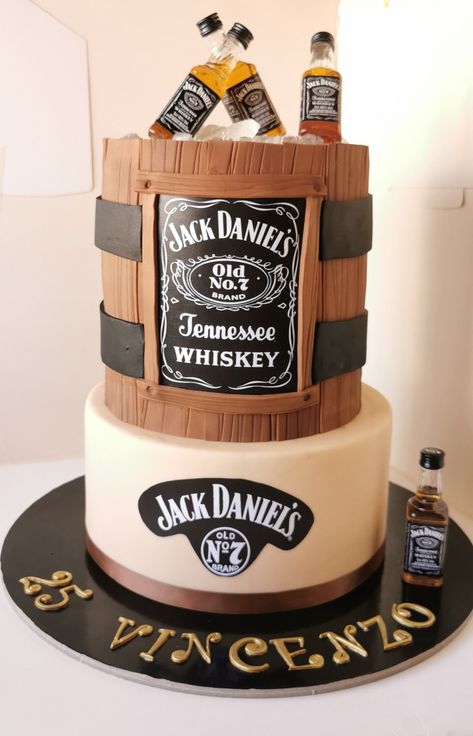 Chocolate cake with sugar paste for 25th birthday Wine Theme Cakes, 25th Birthday Cake, Jack Daniels Cake, 21st Birthday Diy, 50th Birthday Party Themes, Gym Cake, 21st Ideas, Whiskey Cake, 25th Birthday Cakes